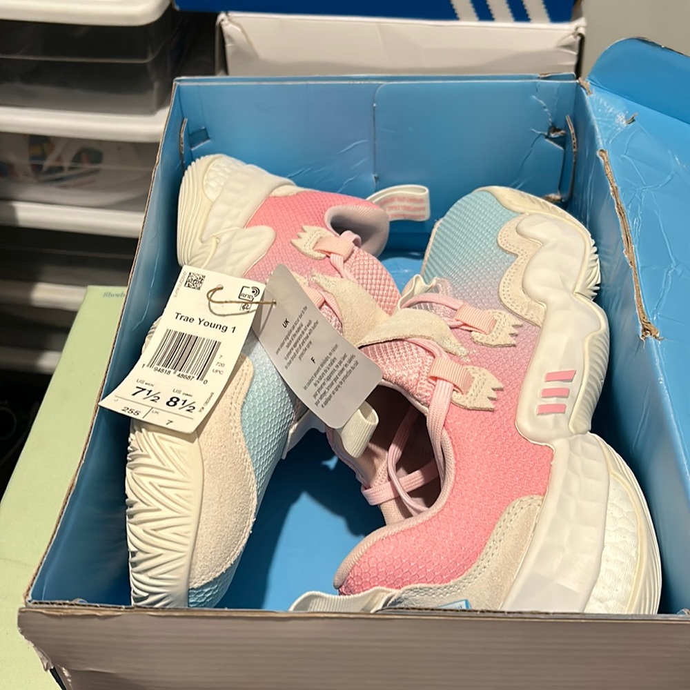 Adidas Trae Young 1, Exclusive ICEE, brand new. Run Big